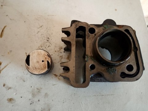 CYLINDER + TŁOK PIAGGIO LIBERTY 50 4T CYLINDER + TŁOK PIAGGIO LIBERTY 50 4T