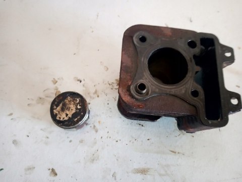 CYLINDER + TŁOK PIAGGIO LIBERTY 50 4T CYLINDER + TŁOK PIAGGIO LIBERTY 50 4T