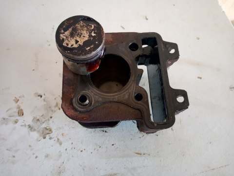 CYLINDER + TŁOK PIAGGIO LIBERTY 50 4T CYLINDER + TŁOK PIAGGIO LIBERTY 50 4T