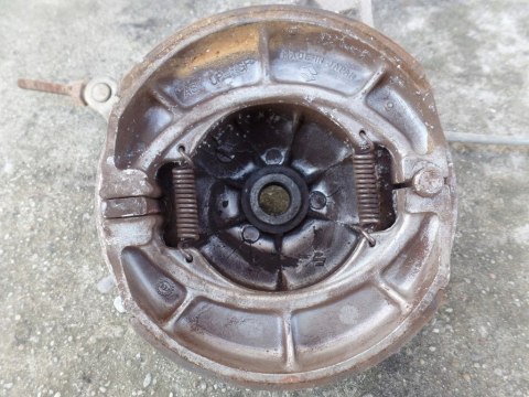 HAMULEC BĘBNOWY BĘBEN SUZUKI RG 80 HAMULEC BĘBNOWY BĘBEN SUZUKI RG 80