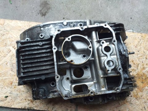 KARTER KARTERY POŁÓWKA SILNIKA SUZUKI GS 500 E KARTER KARTERY POŁÓWKA SILNIKA SUZUKI GS 500 E