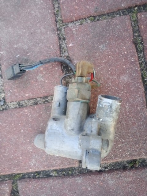 OBUDOWA TERMOSTATU YAMAHA FZR 600 3HE OBUDOWA TERMOSTATU YAMAHA FZR 600 3HE