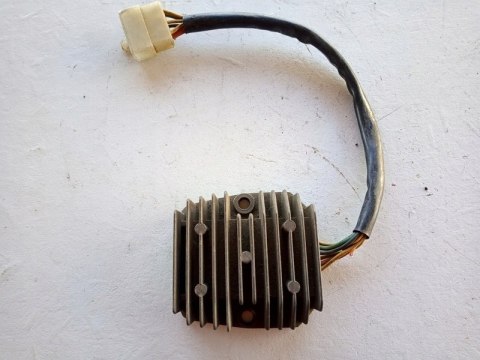 REGULATOR NAPIĘCIA HONDA CB 125 SH231-6 REGULATOR NAPIĘCIA HONDA CB 125 SH231-6