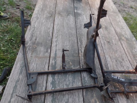 STELAŻ PRZEDNIEJ CZASZY MOCOWANIE KAWASAKI ZZR 600 STELAŻ PRZEDNIEJ CZASZY MOCOWANIE KAWASAKI ZZR 600