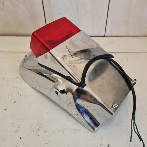 HONDA VF 700 MAGNA RC21E LAMPA TYŁ TYLNA NADKOLE BŁOTNIK KPL