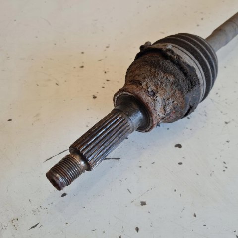 FIAT SEDICI SUZUKI SX4 4X4 1.9 MULTIJET PÓŁOŚ PRAWY TYŁ TYLNA