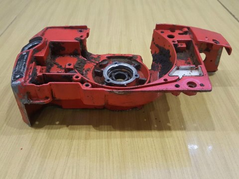 JONSERED 625 KARTER OBUDOWA SILNIKA POŁÓWKA KORPUS ORYG