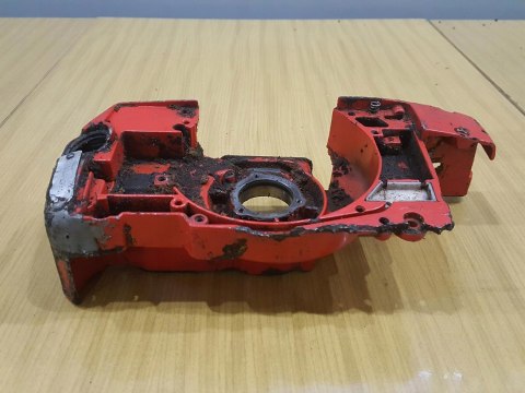 JONSERED 625 KARTER OBUDOWA SILNIKA POŁÓWKA KORPUS ORYG