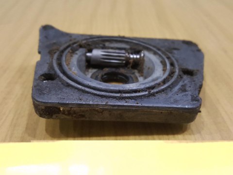 JONSERED 625 POMPA POMPKA OLEJU OLEJOWA ORYG