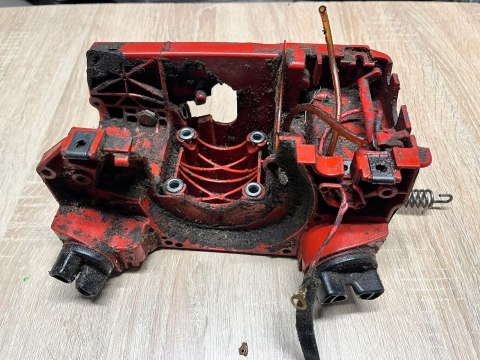 JONSERED CS 2138 KARTER OBUDOWA SILNIKA KORPUS ORYG