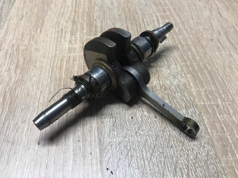 HOMELITE ST-100 WAŁ KORBOWY KORBOWÓD