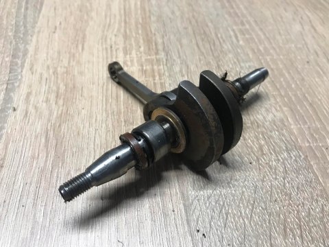 HOMELITE ST-100 WAŁ KORBOWY KORBOWÓD