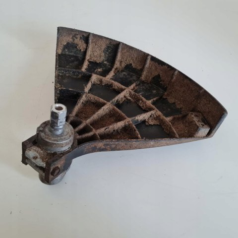 MCCULLOCH MD 320 AV OSŁONA POKRYWA GŁOWICA TNĄCA