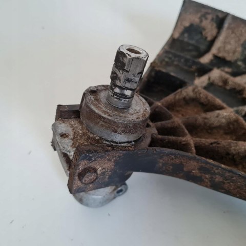 MCCULLOCH MD 320 AV OSŁONA POKRYWA GŁOWICA TNĄCA