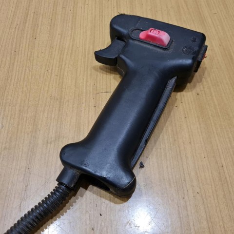 MCCULLOCH MD 320 AV RĄCZKA RĘKOJEŚĆ GAZU UCHWYT MANETKA