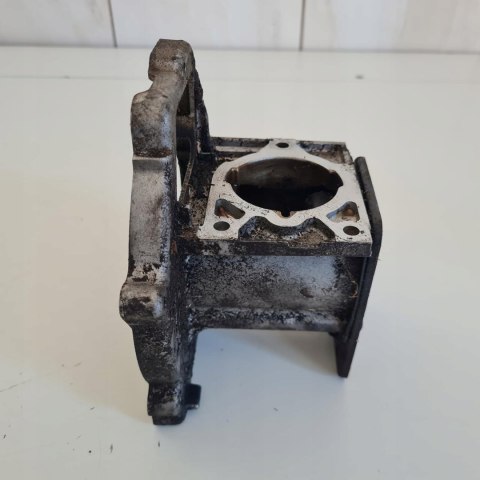 HOMELITE UT 20748 KARTER OBUDOWA SILNIKA KORPUS