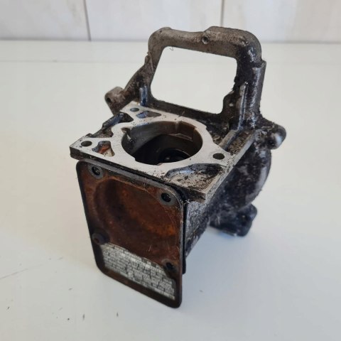 HOMELITE UT 20748 KARTER OBUDOWA SILNIKA KORPUS