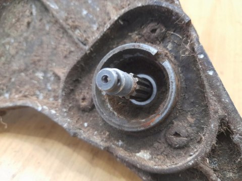 MCCULLOCH MD 330 AV GŁOWICA TNĄCA OSŁONA OBUDOWA