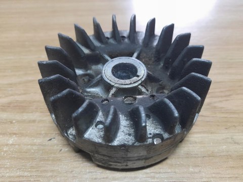 MCCULLOCH MD 330 AV MAGNETO KOŁO MAGNESOWE