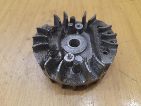 MCCULLOCH MD 330 AV MAGNETO KOŁO MAGNESOWE