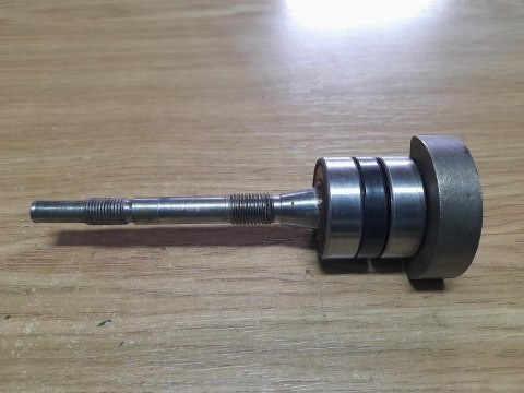 MCCULLOCH MD 330 AV WAŁ KORBOWY