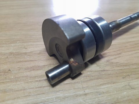 MCCULLOCH MD 330 AV WAŁ KORBOWY