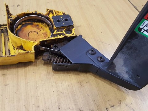 MCCULLOCH MINI MAC 833AV OSŁONA DŹWIGNIA HAMULCA