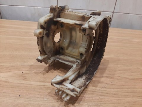 SOLO 105 KARTER OBUDOWA SILNIKA BLOK KORPUS